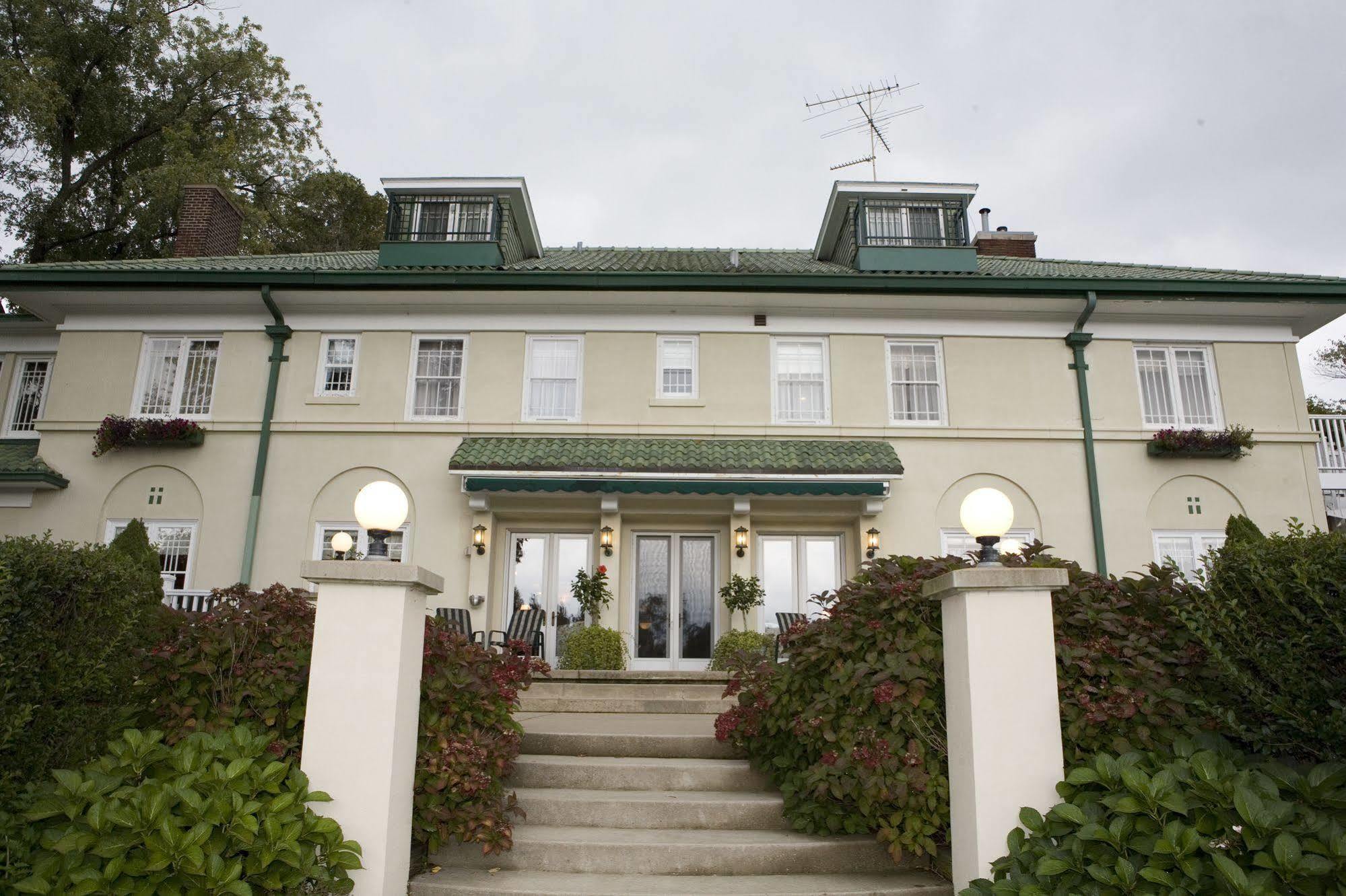 The Belvedere Inn & Restaurant Saugatuck Exterior photo